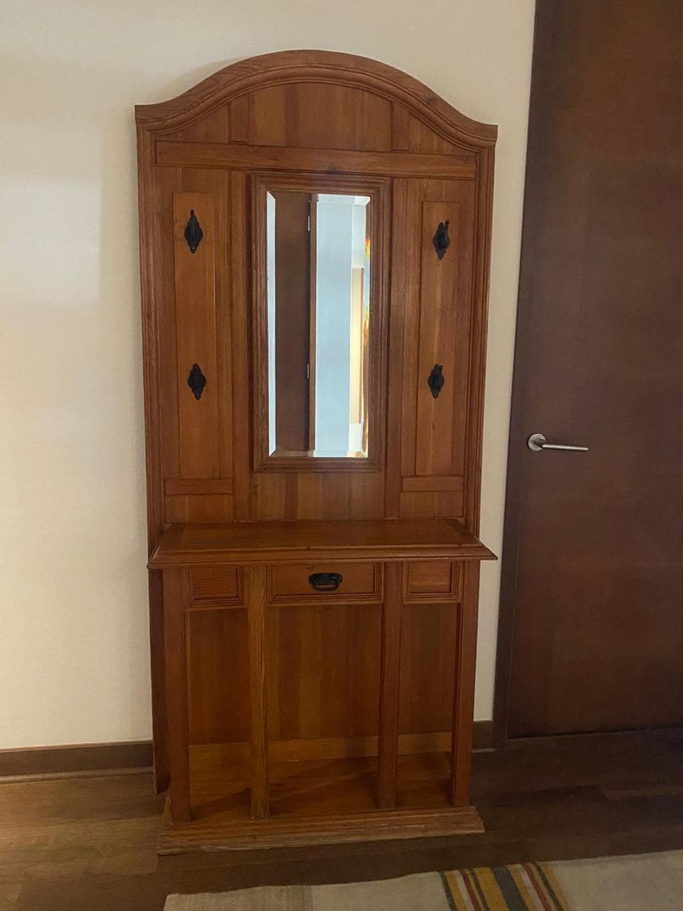 Mueble Recibidor de Madera con Espejo y Percheros