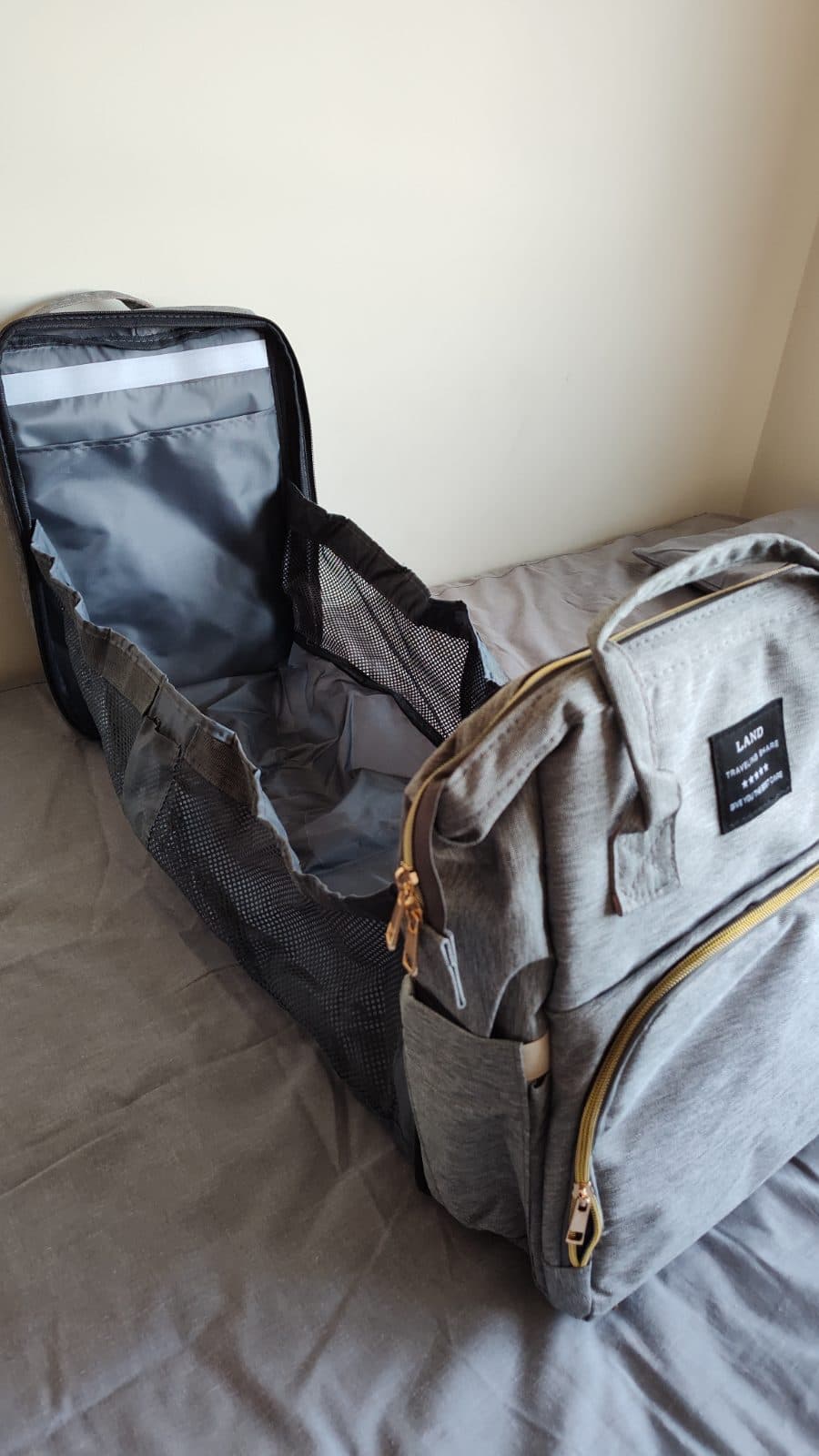 Mochila Pañalera Land Traveling Share Gris — foto 3